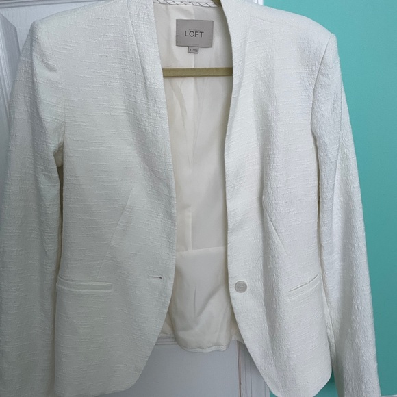 LOFT Jackets & Blazers - White blazer. Loft. Size 4. fully lined. Like new.